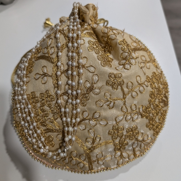 Embroidery pouch - Picture 5 of 5